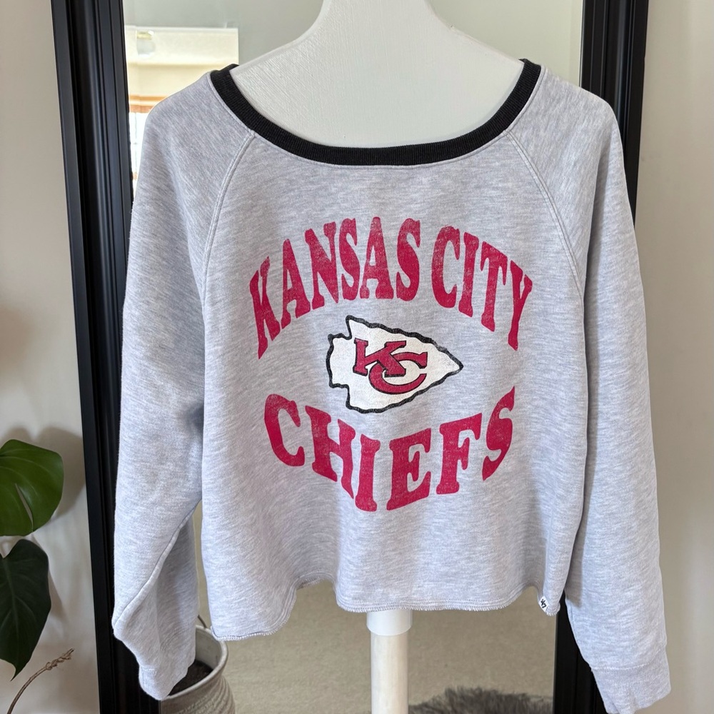 KANSAS CITY CHIEFS 47 Long Sleeve Cropped Sweatshirt